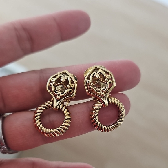 Jewelry - Elegant Gold-Tone Clip Ons
